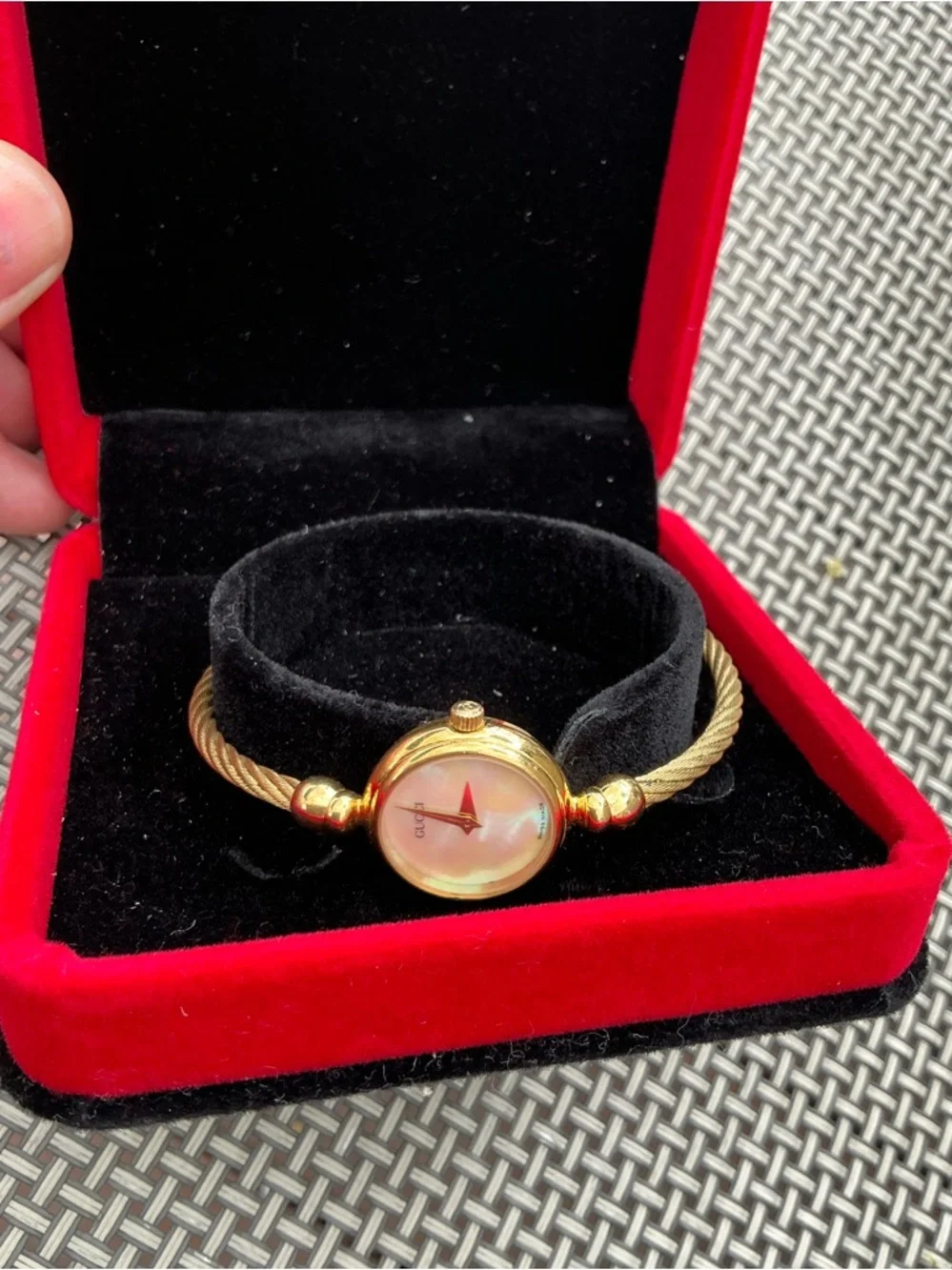 Gucci Gold-Tone Watch with Mother-of-Pearl Dial🌟 - Picture 7 of 9